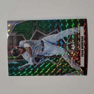 2022 Panini Mosaic Yoan Moncada Green Prizm Card #191 - Chicago White Sox